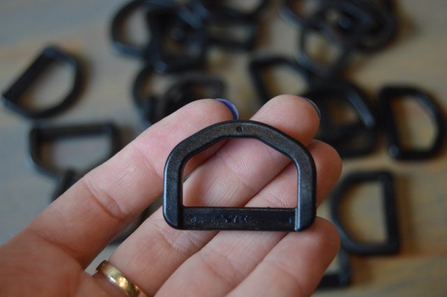 YKK Plastic D-Rings - 3/4 - Black