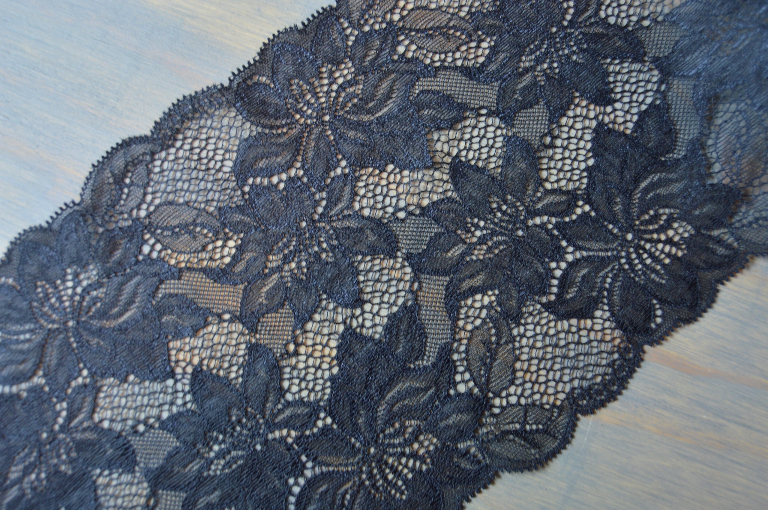 7 Stretch Galloon Lace, Black Orchids
